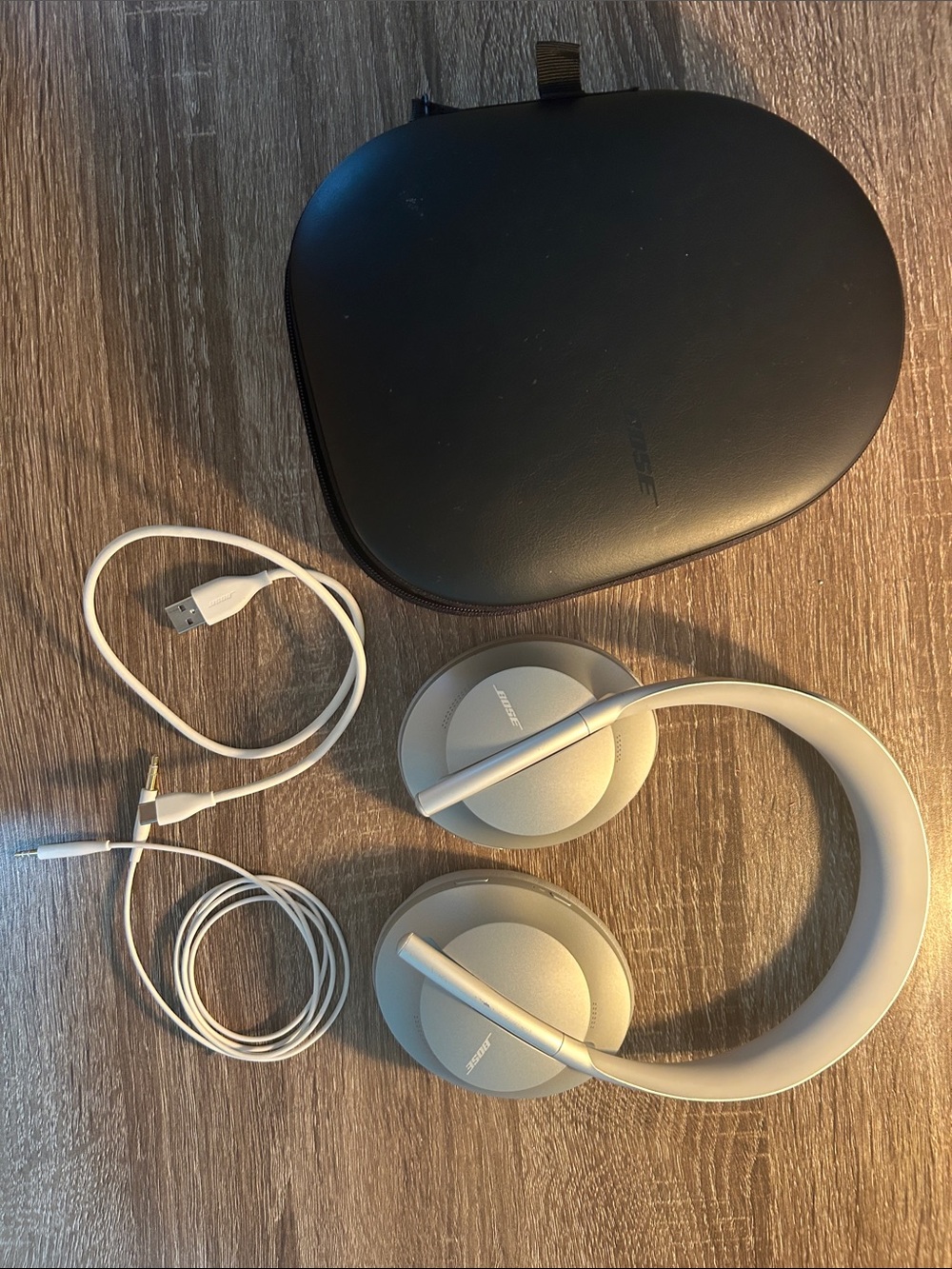 Bose 700 Noise Canceling Wireless Bluetooth Headphones - Picture 4 of 4